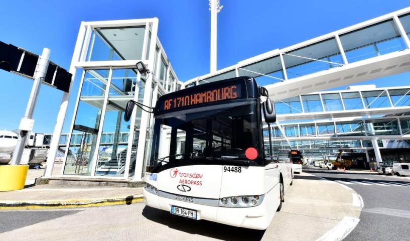 Véhicule Transdev AEROPASS Copyrights FOUCHAMUYARD.