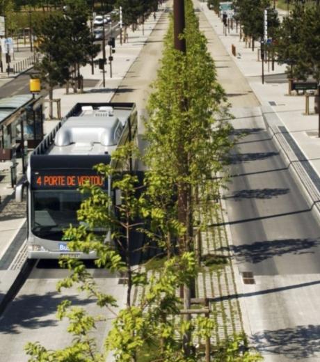 bus dans la ville de nantes tan