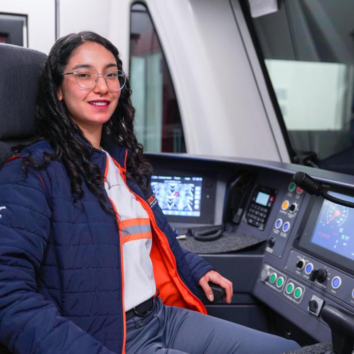 ecuador-quito-metro-staff-5