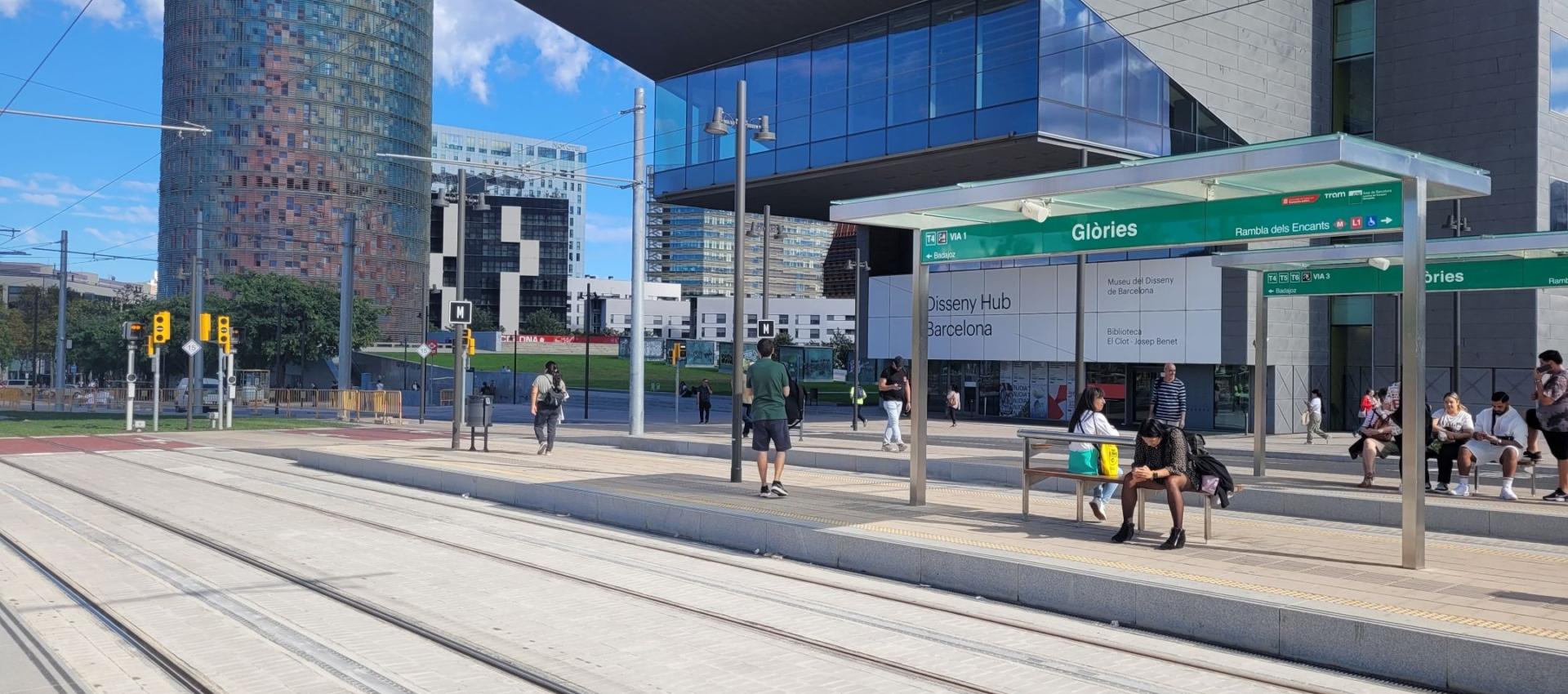 tram-barcelona-daylight-2