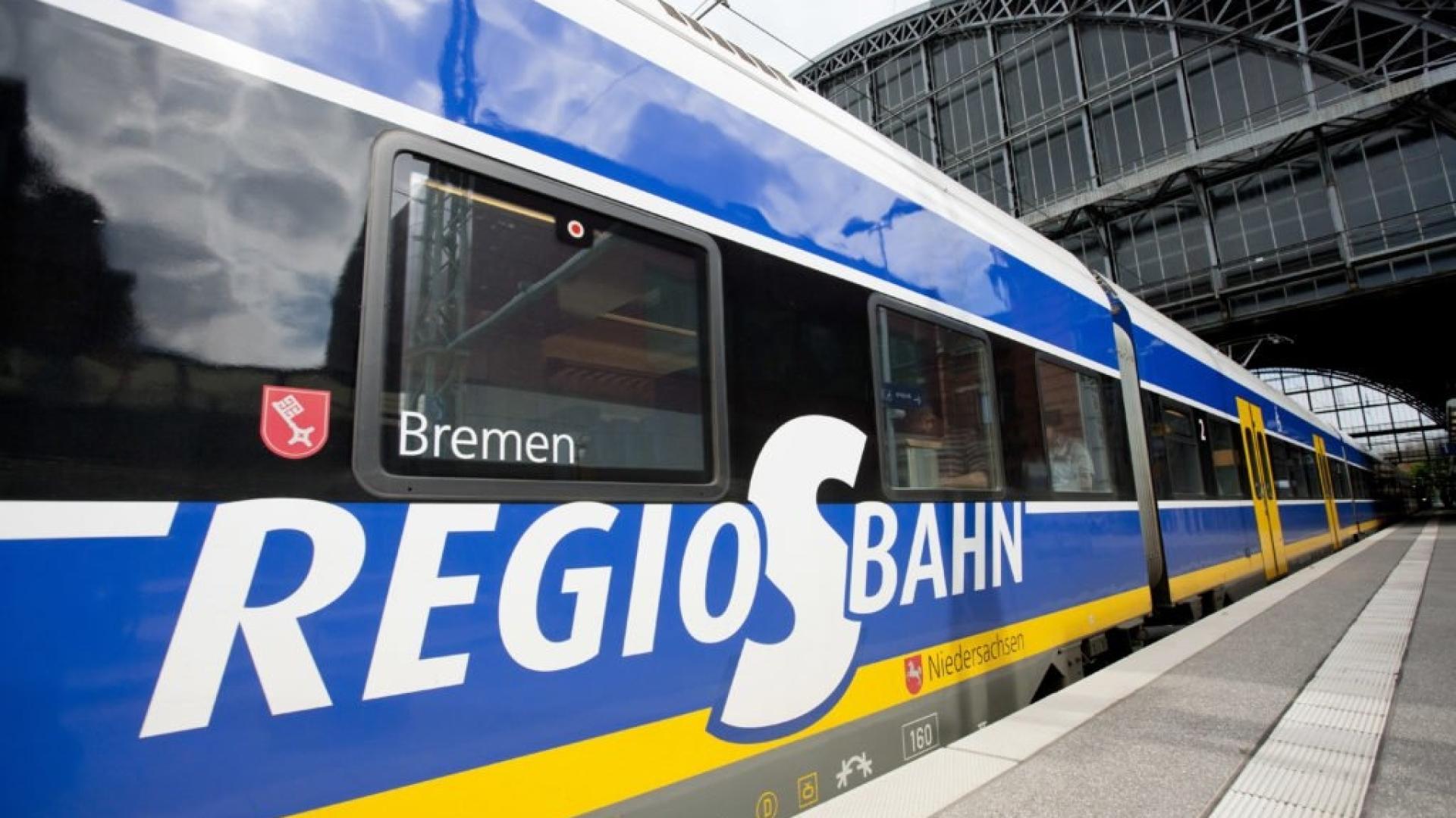 train sur le quai en Allemagne