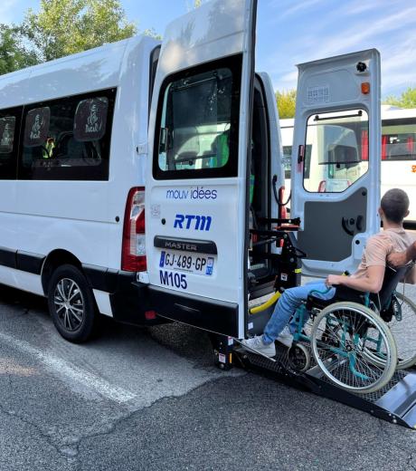 Accessible On‑Demand Transport Minibus - Mouv Idées Transdev