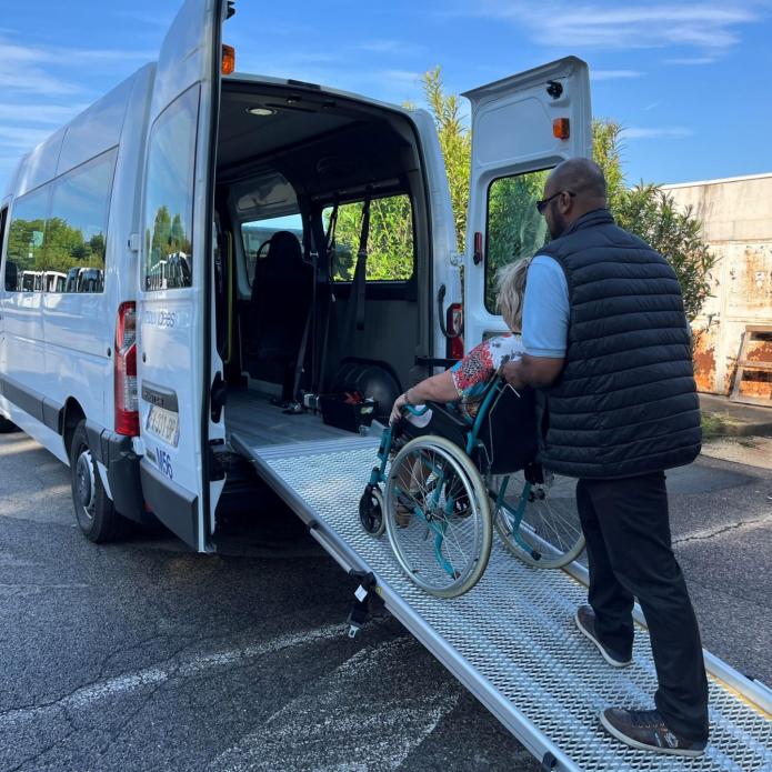 Accessible On‑Demand Transport Minibus - Mouv Idées Transdev