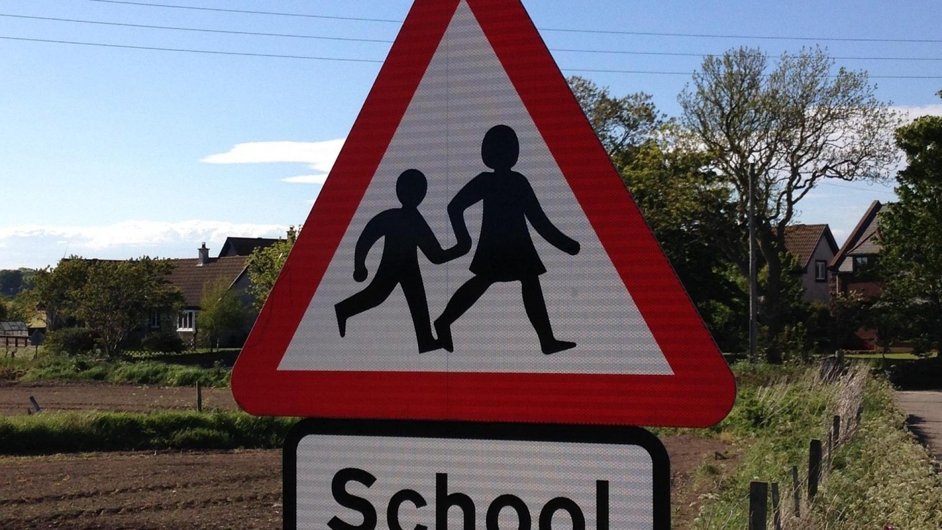 Panneau de signalisation école