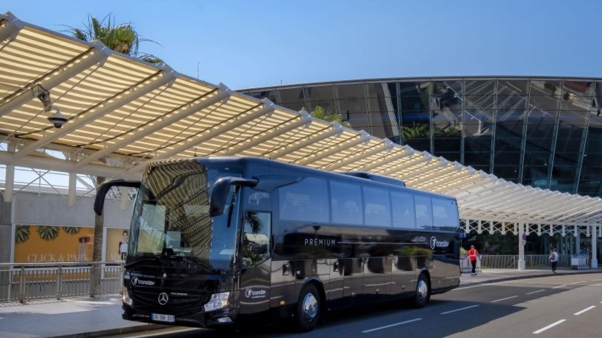 Autocar Transdev noir