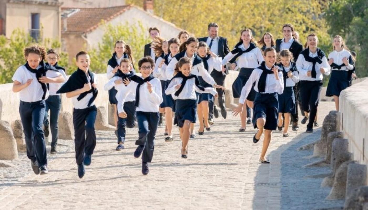 petits chanteurs de pueri cantores qui courent