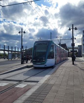 TRAM Barcelona daylight (3)