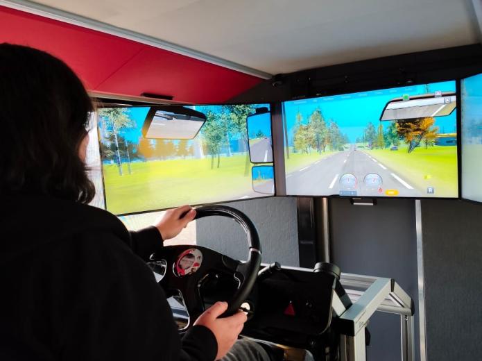 Evenement recrutement en Sarthe avec la présence du Simulateur au stade de foot du Mans