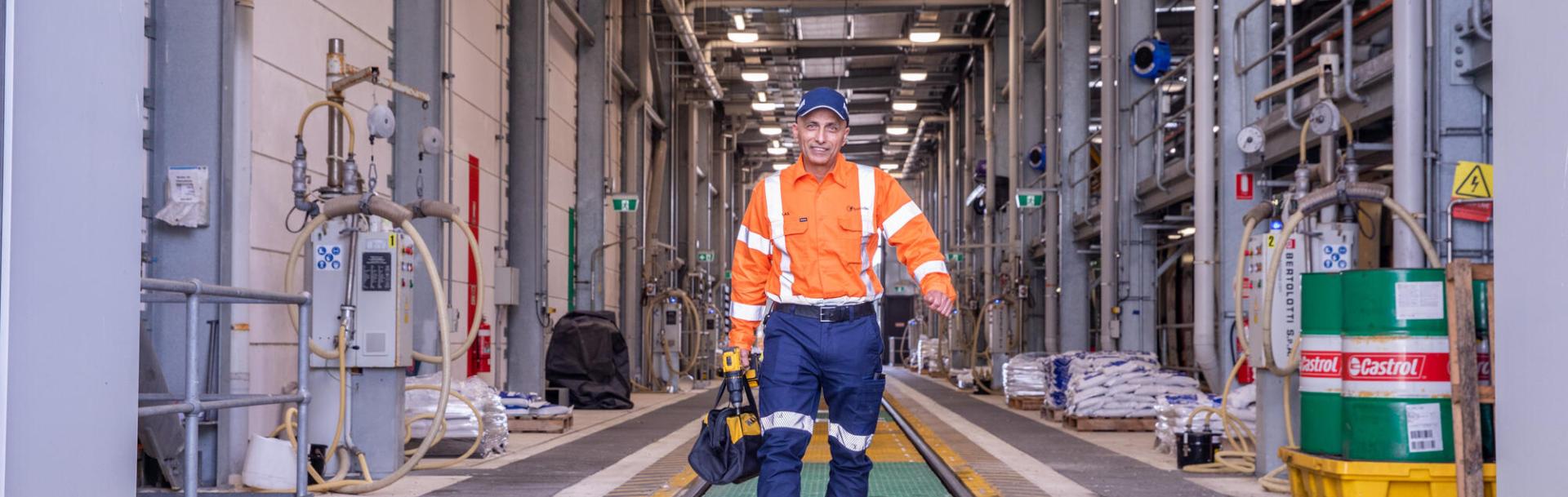 australia-sydney-light-rail-mechanic