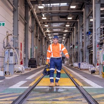 australia-sydney-light-rail-mechanic