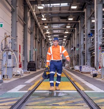 australia-sydney-light-rail-mechanic