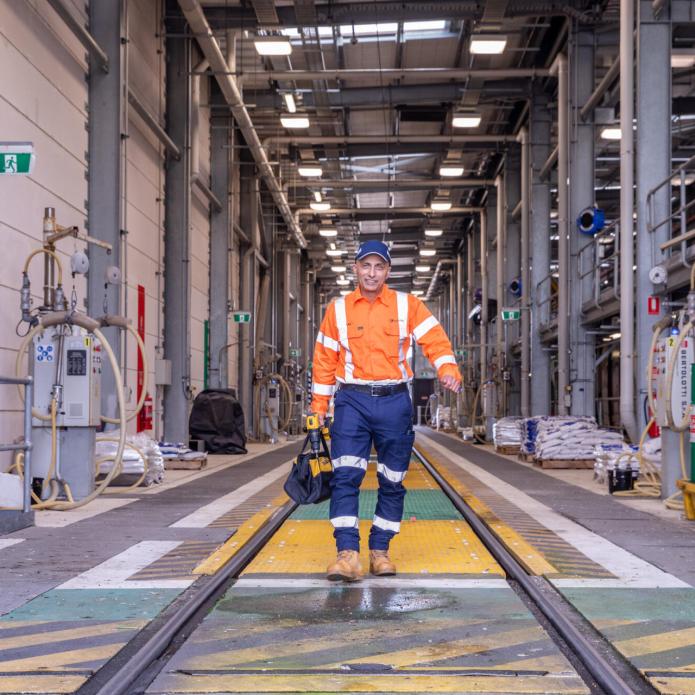 australia-sydney-light-rail-mechanic