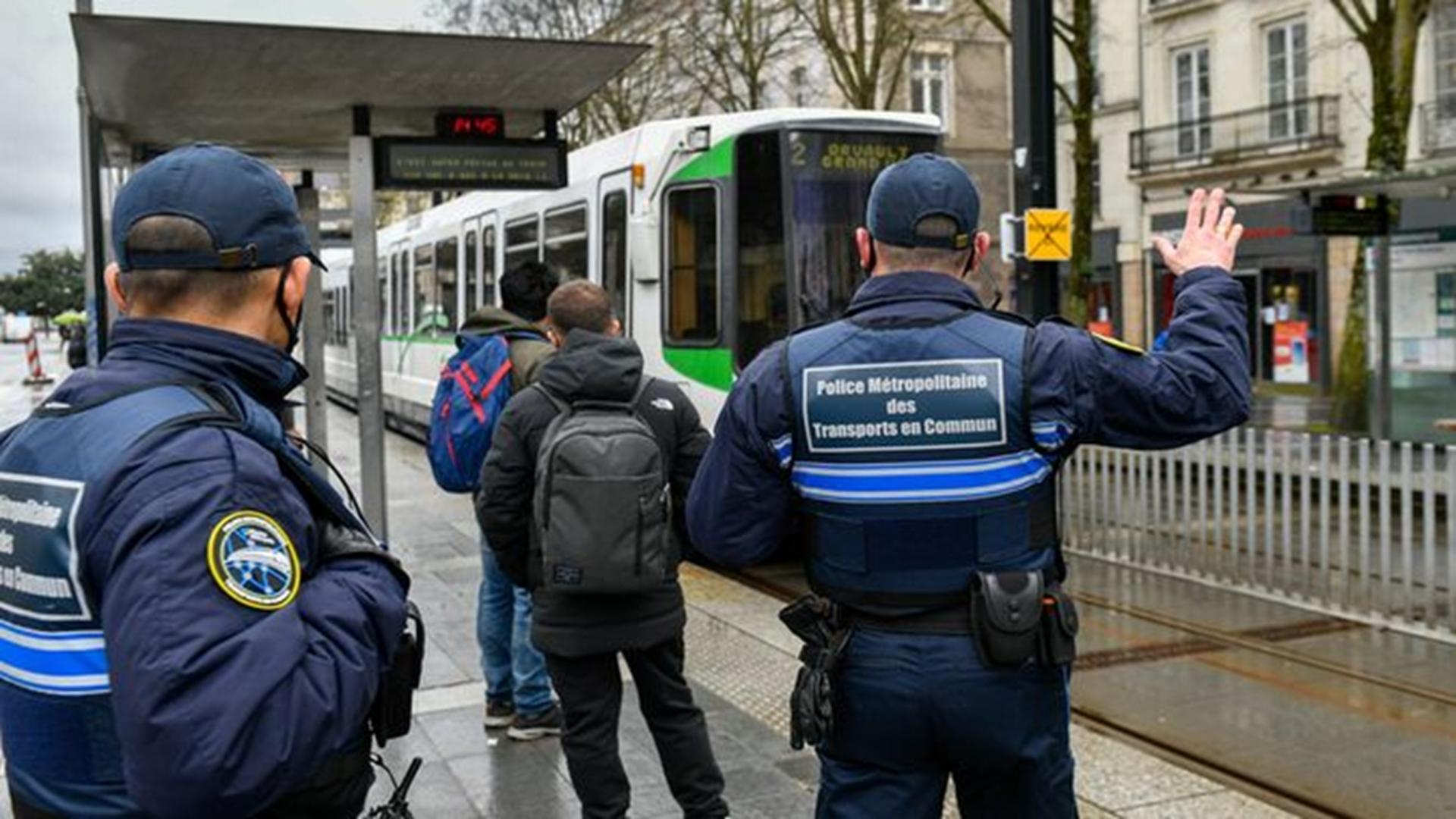 Police métropolitaine des transports en commun 2