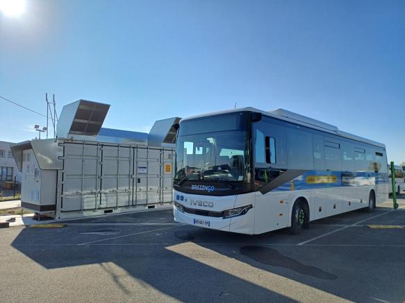 2 BreizhGo Station et véhicule GNV
