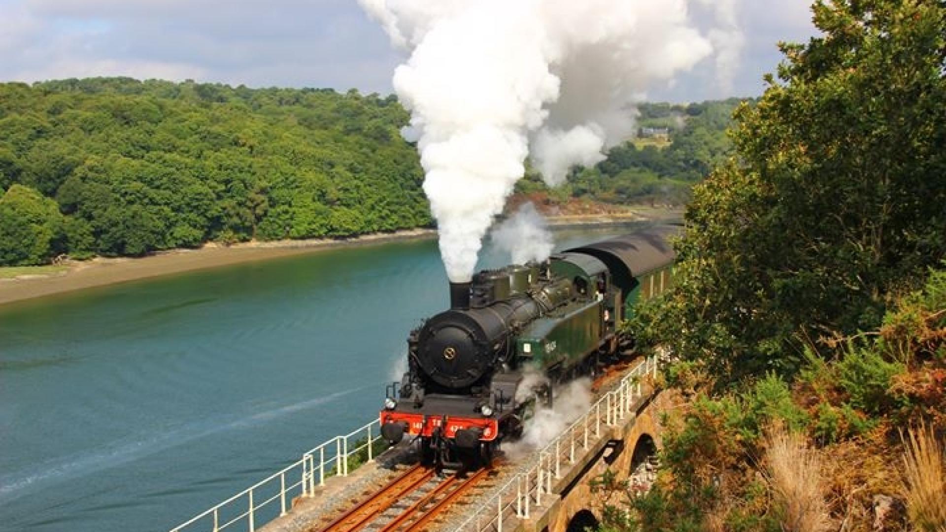 TRAIN IN BRITTANY