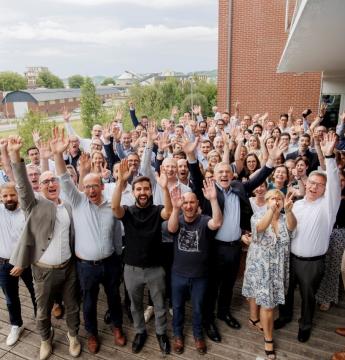 Photo de groupe representant la victoire de l'appel d'offres de Rouen