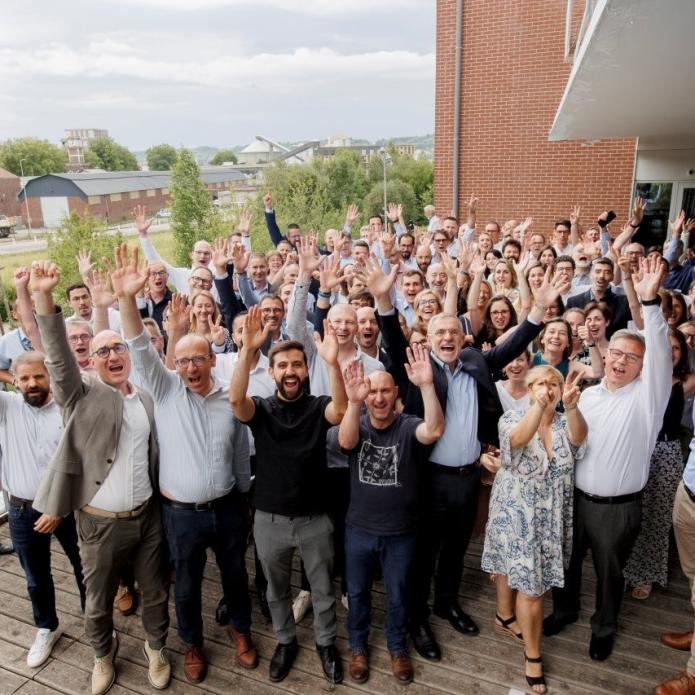 Photo de groupe representant la victoire de l'appel d'offres de Rouen
