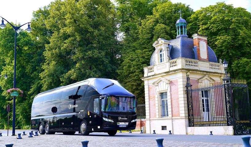 Car de tourisme Transdev noir