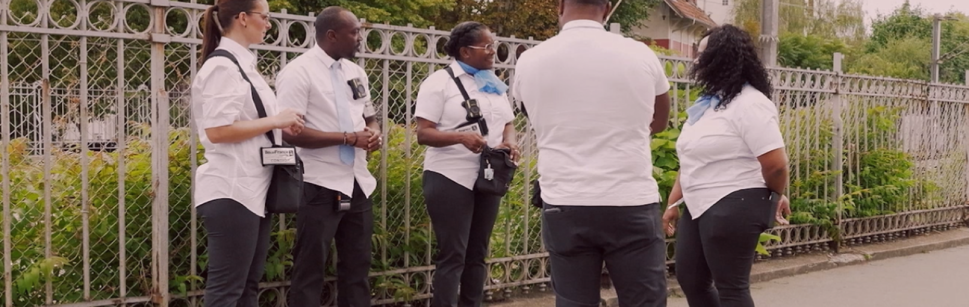 Equipe de contrôle en intervention sur le terrain