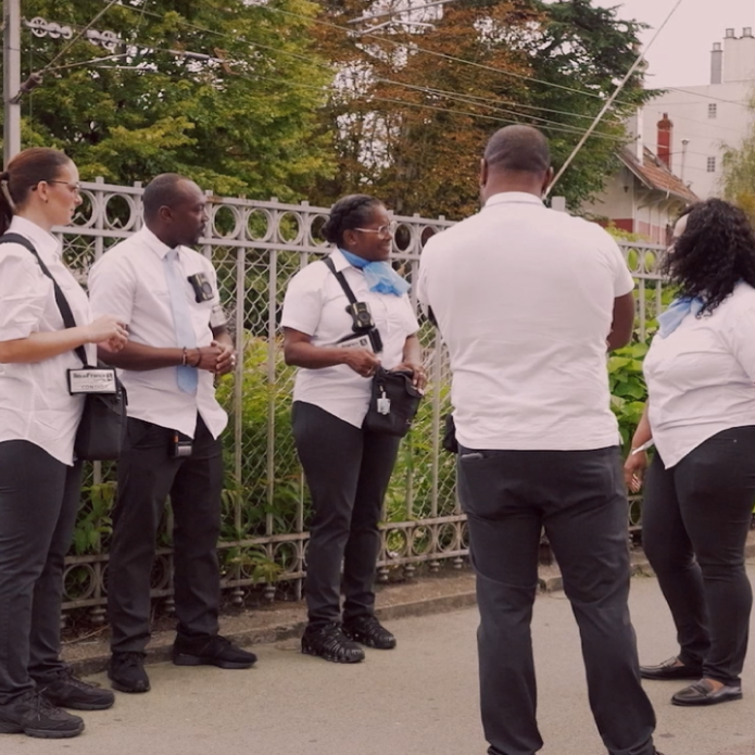 Equipe de contrôle en intervention sur le terrain