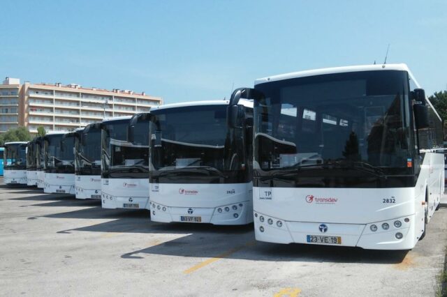 Ligne autocars Transdev services alternatifs Lousa Portugal bus rouge blanc