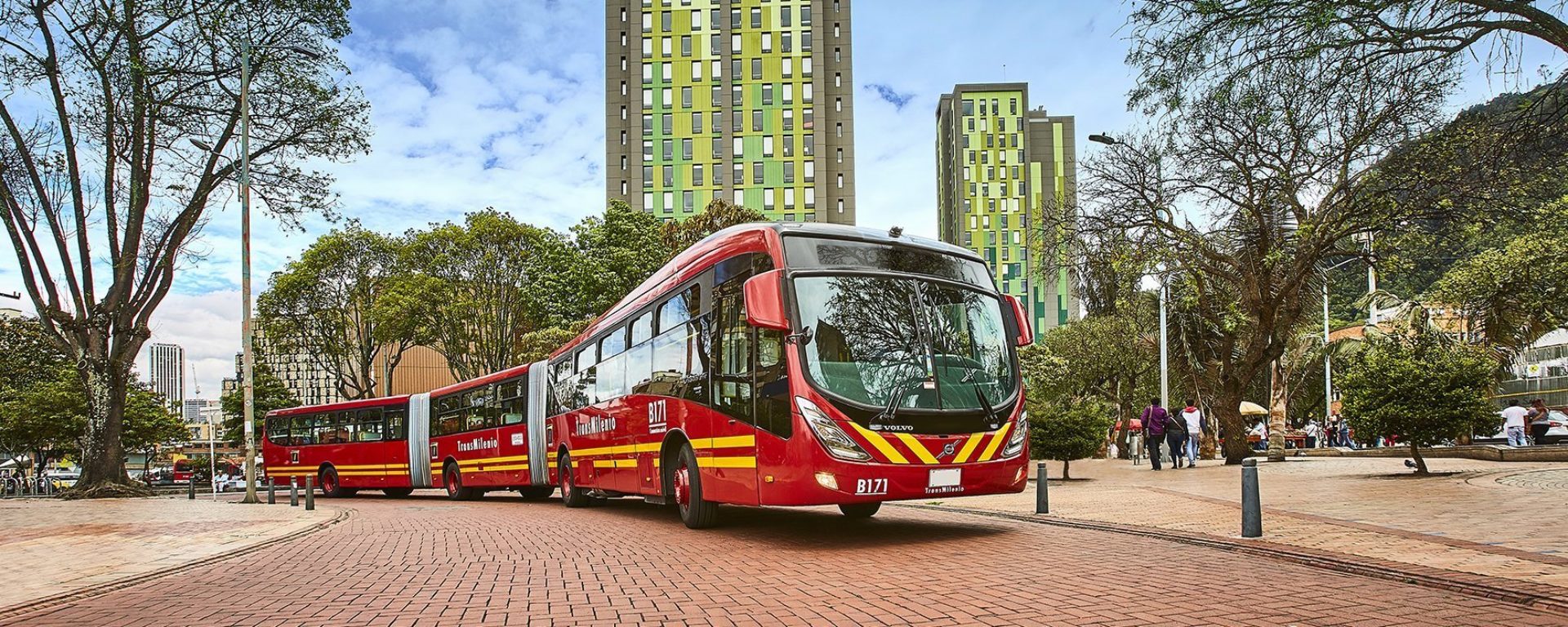 Bus à Haut Niveau de Service rouge - Transmilenio Transdev Bogota bus biarticulated bi articulé rapid transit BHNS BRT