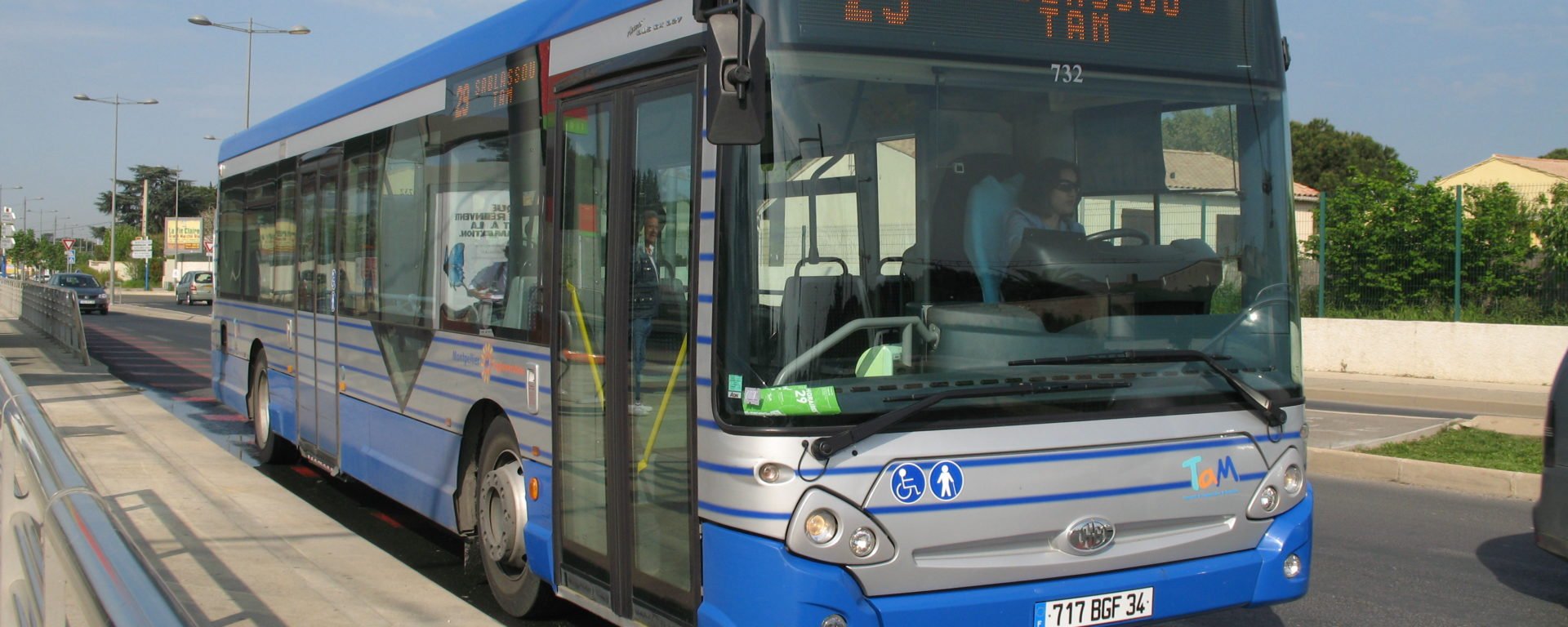 Bus TaM MontpellierTransdev mobility company transport public transit passengers passagers Heuliez GX 327