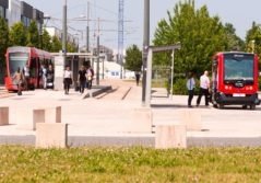 Transdev Citura Reims tramway rouge navette voiture autonome transports public passagers intermodal