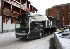 Autocar noir Transdev Savoie transport de passagers tourisme station de ski voyage