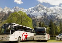 autocar blanc tourisme transdev aura montagne passagers voyage bus