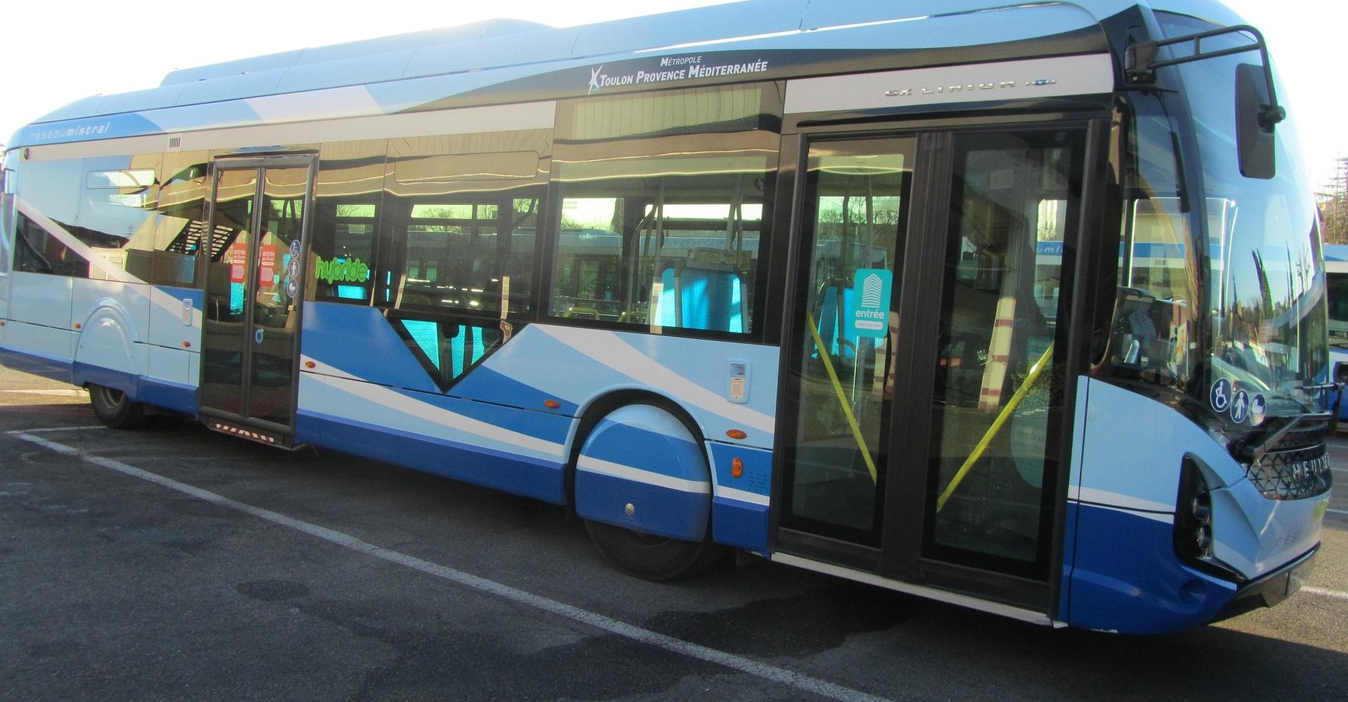 Bus bleu réseau transport Mistral ToulonPACA Transdev