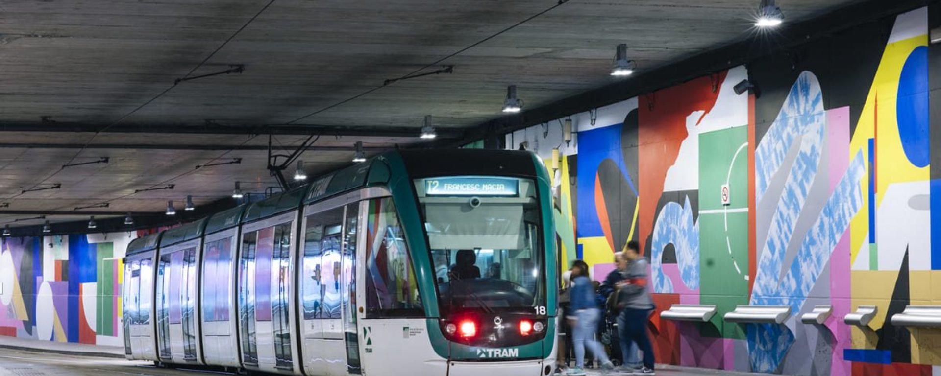 tram-mural-art-photo-by-rebobinart