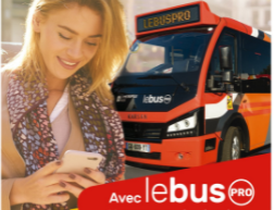 Jeune femme qui utilise l'application LeBusPro