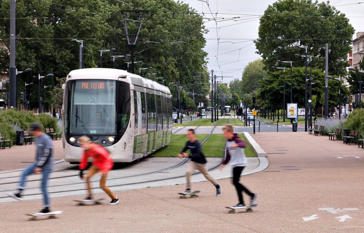 tram-transdev-city-sustainable