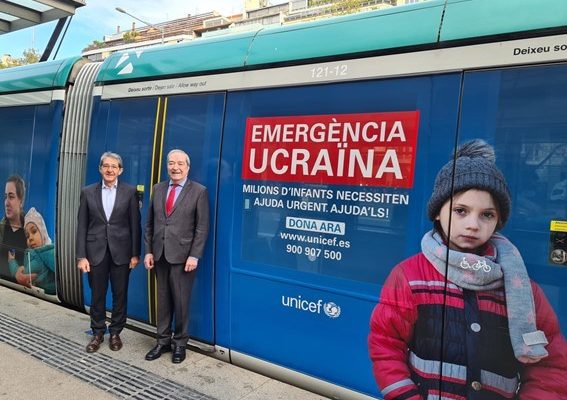 Tram barcelona to help Ukrainian refugee