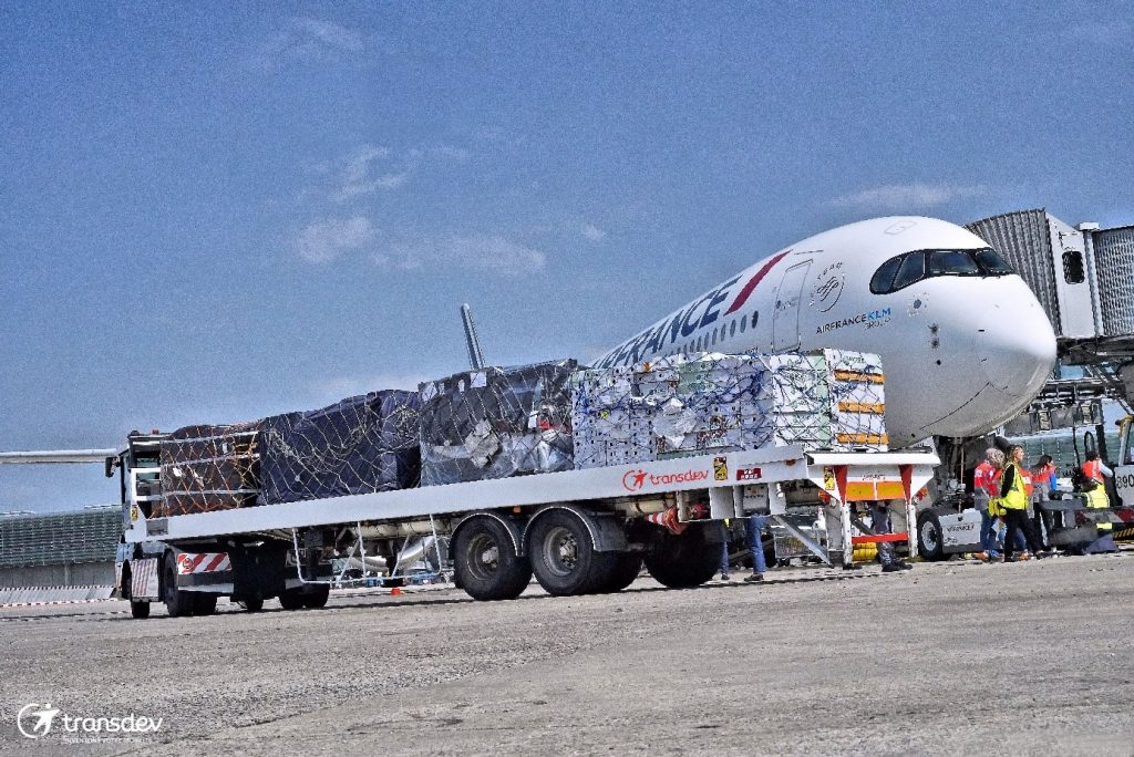 Avion Air France en chargement sur le Tarmac