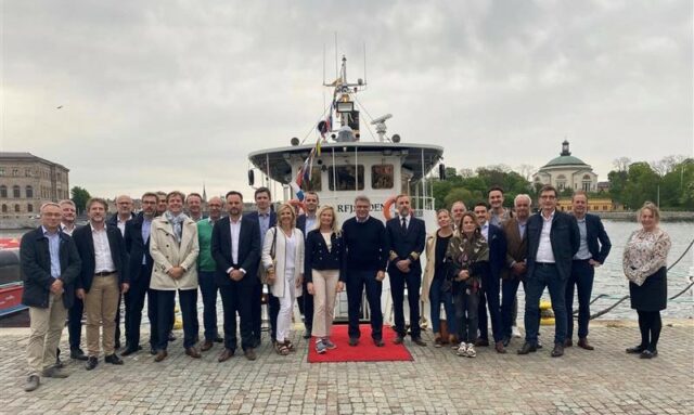 Retour sur le Comité Grands Réseaux Urbains à Stockholm photo de groupe devant bateau