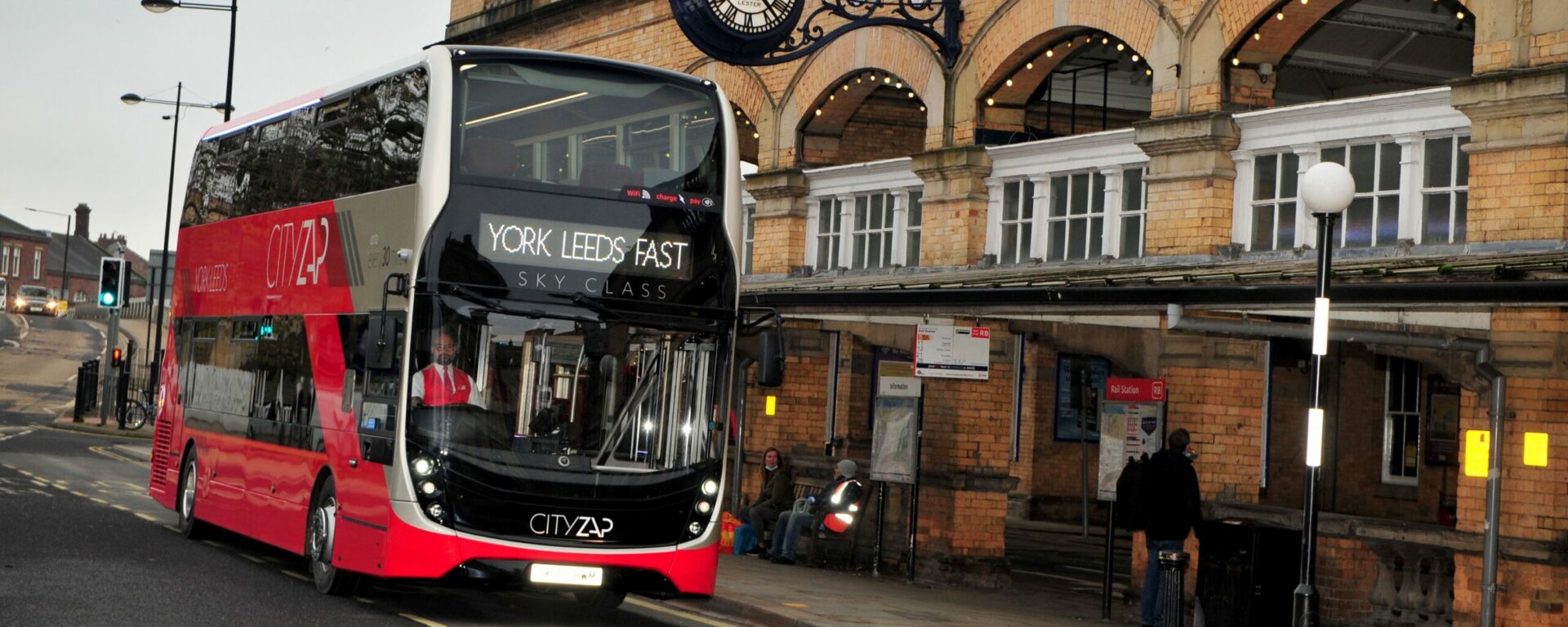 Bus-Red-Yorkshire-UK-Station