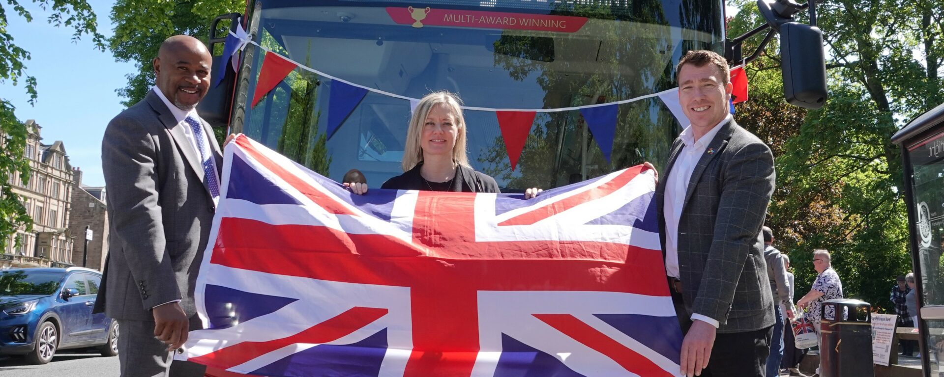 Transdev’s subsidiary in the UK, the Harrogate Bus Company teamed up with Harrogate Business Improvement District (BID) to run free electric buses throughout HM The Queen’s Platinum Jubilee recent holiday weekend