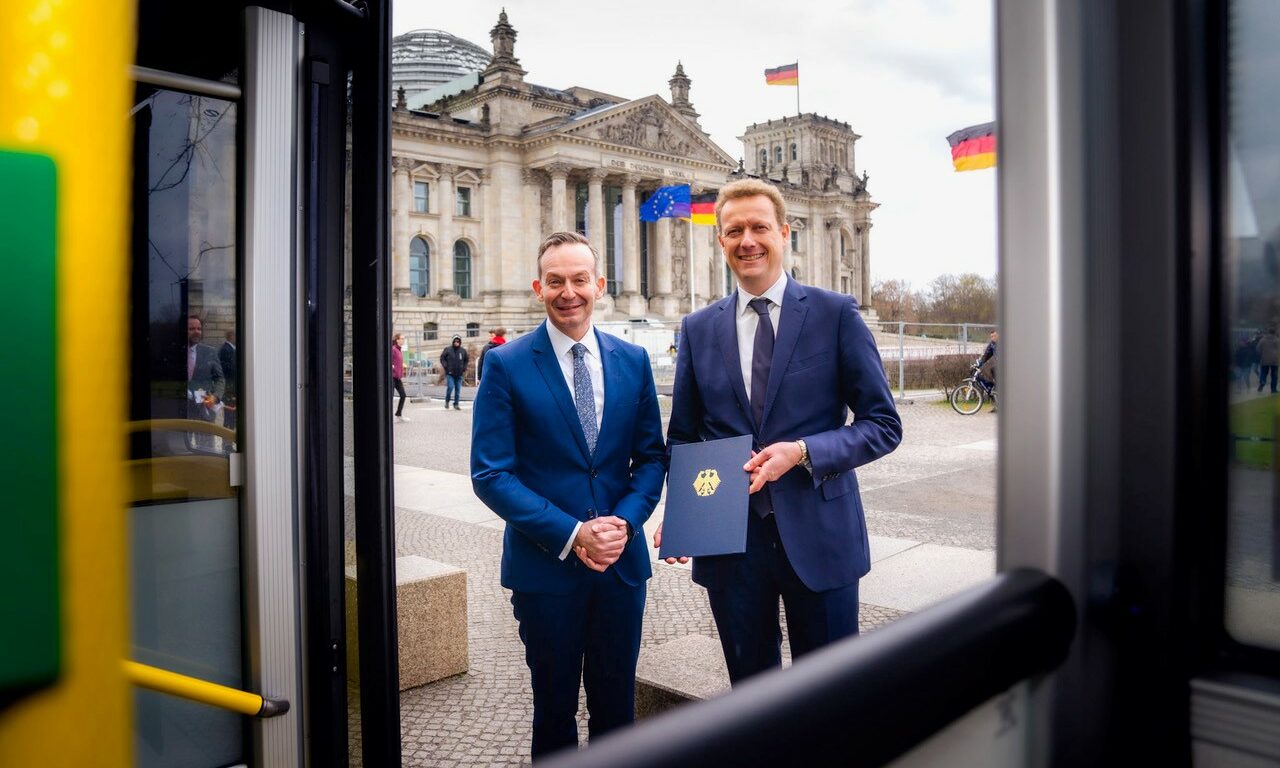 Pictured above: Federal Minister of Transport Dr. Volker Wissing (left) presents Henrik Behrens, Managing Director of Bus Operations for Transdev in Germany, the funding notification for Transdev.