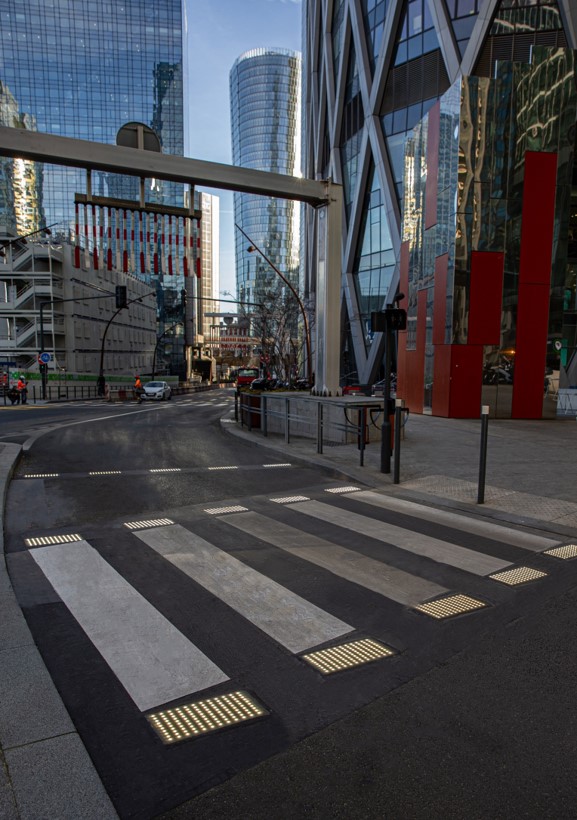 Passage piéton équipé de la signalisation dynamique lumineuse Flowell