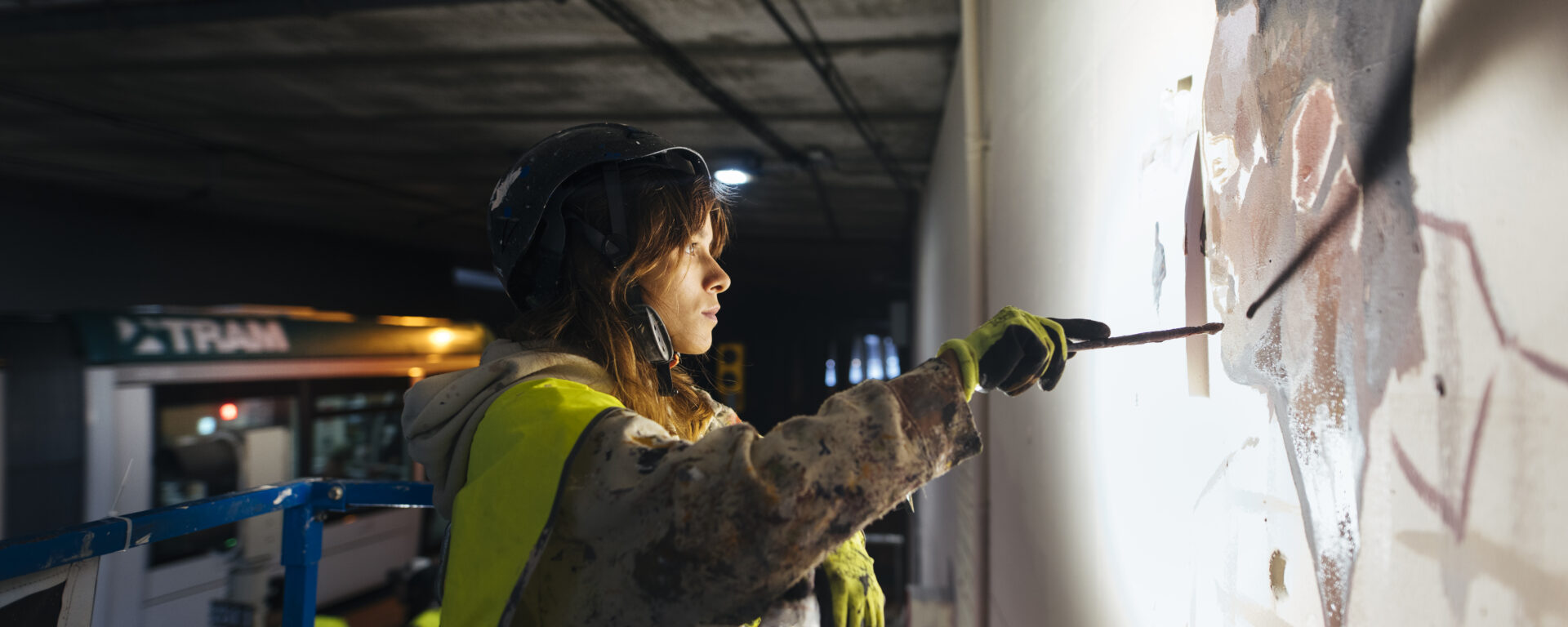 Elisa Capdevila painting a mural for TRAM Barcelona