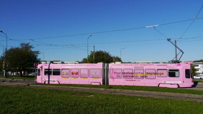 Tramway rose pour d’Octobre Rose par la STAS à Saint Etienne