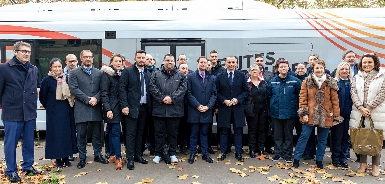 Photo de groupe signture convention TTP Pole emploi