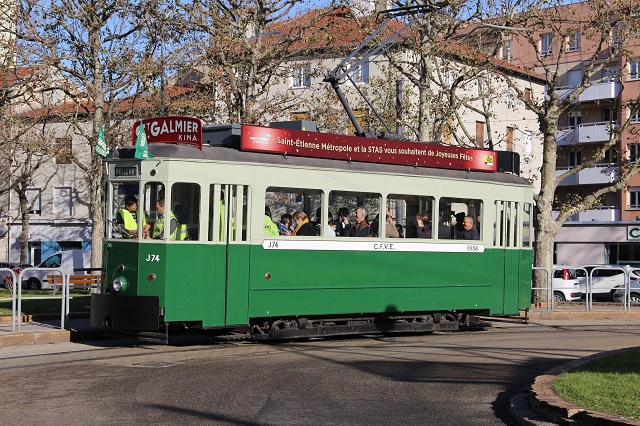 Tramway J74 dans les rues de Saint Etienne