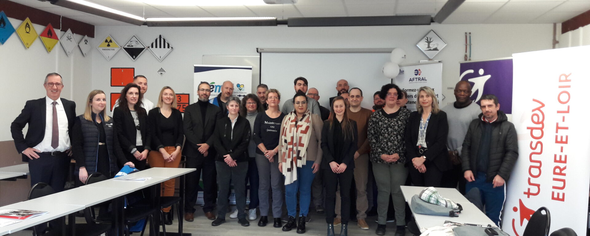 Photo de groupe des participants au lancement d’un CFA Academie by Transdev chez Transdev Eure-et-Loir
