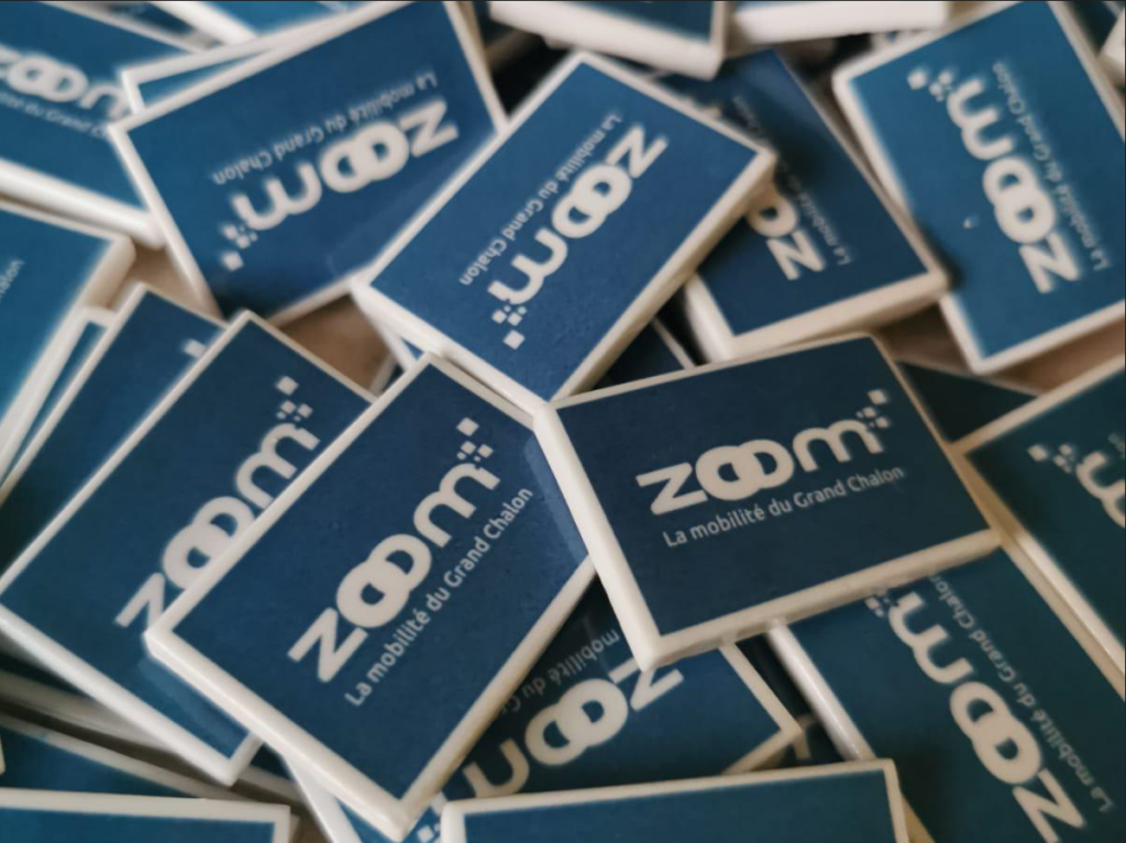 Fèves bleues et blanches avec logo du réseau ZOOM