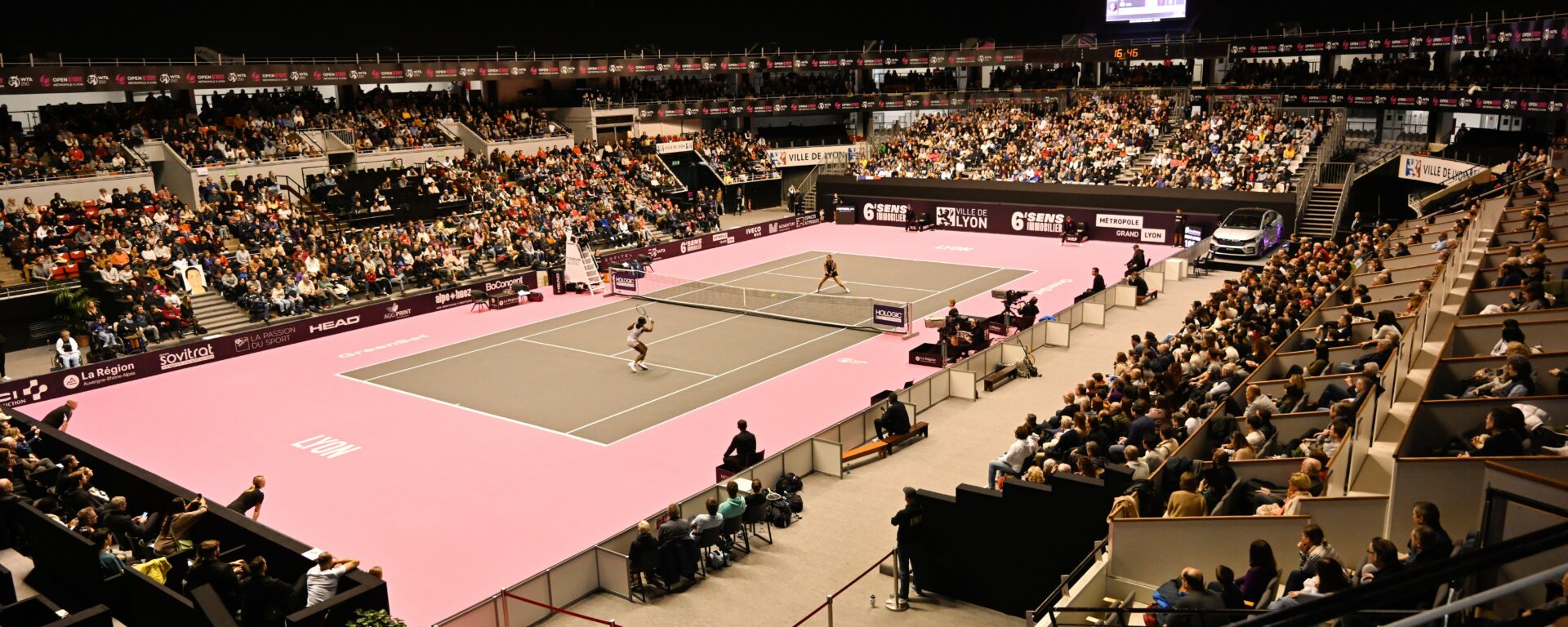 Court de tennis quatrième édition de L’Open 6e Sens Immobilier– Métropole de Lyon