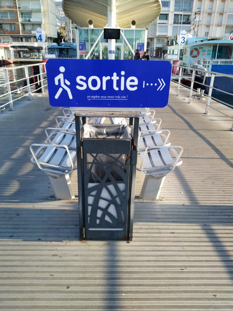 Marquage sur le pont "sortie"