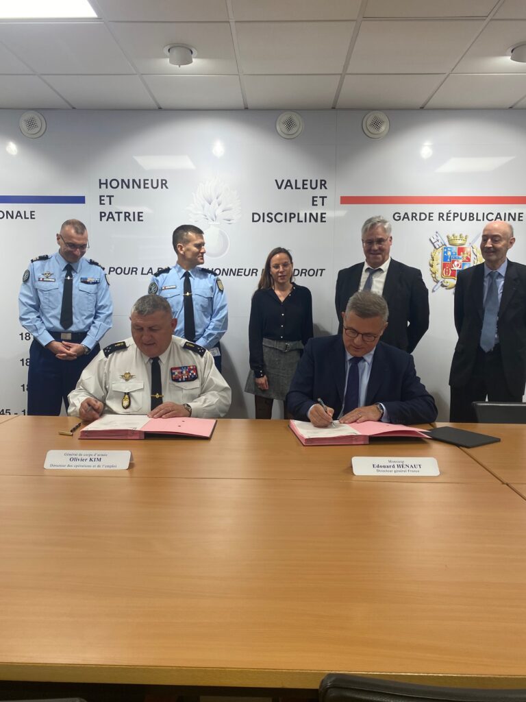 Signature partenariat entre Transdev et la Gendarmerie Nationale